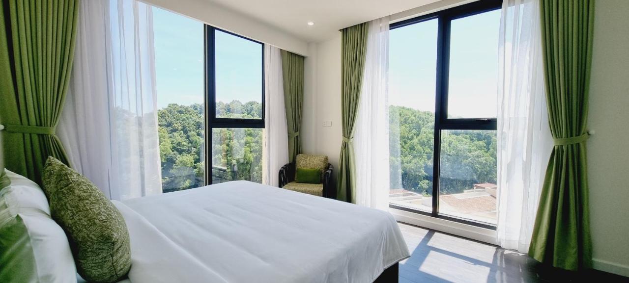 Apartment with Mountain View
