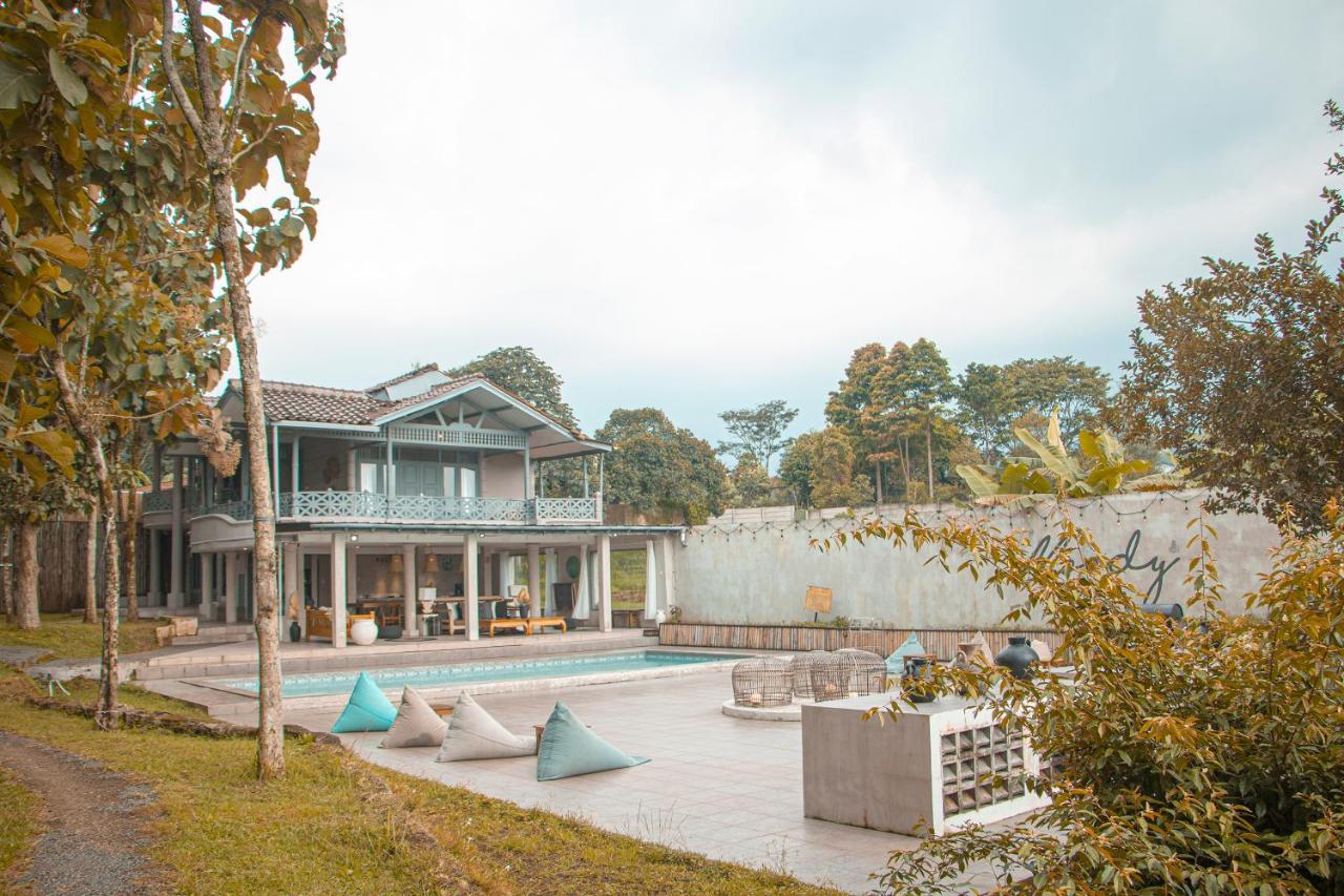 Villa Holy By The Villas 100 - B&B Bogor