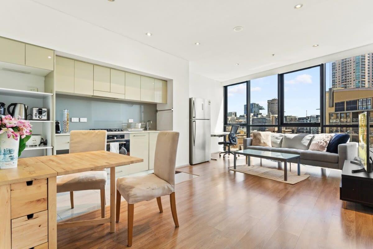 B&B Sydney - Modern 1-Bed in CBD with Views near Chinatown - Bed and Breakfast Sydney