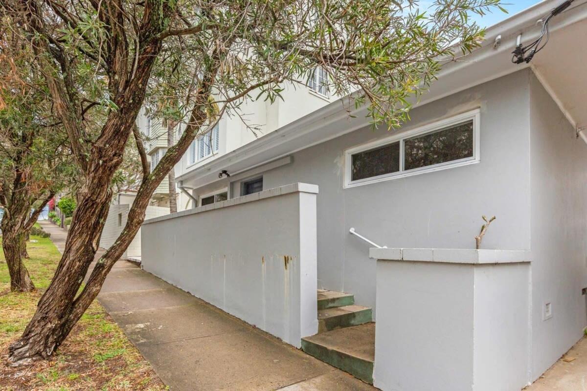 Modern 1-Bed Pad Minutes Away from Coogee Beach - B&B