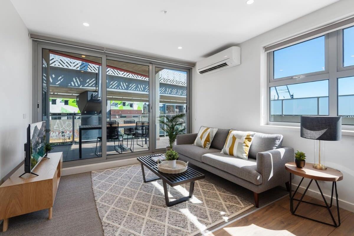 B&B Melbourne - Elegant 2-Bed with Large Balcony by High Street - Bed and Breakfast Melbourne