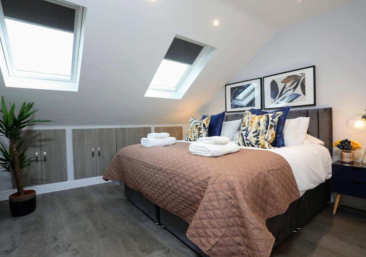 B&B Finchley - Aisiki Apartments at Stanhope Road, North Finchley, Multiple 2 or 3 Bedroom Pet Friendly Duplex Flats, King or Twin Beds with Aircon & FREE WIFI - Bed and Breakfast Finchley