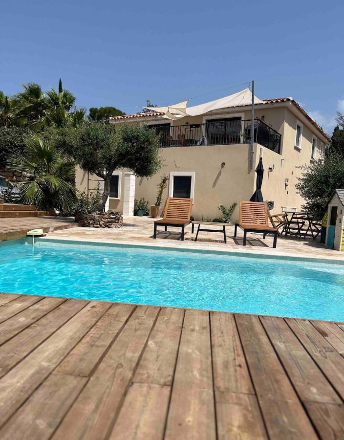 B&B Fréjus - Villa 6 personnes avec grande piscine - 5 min des plages - Bed and Breakfast Fréjus