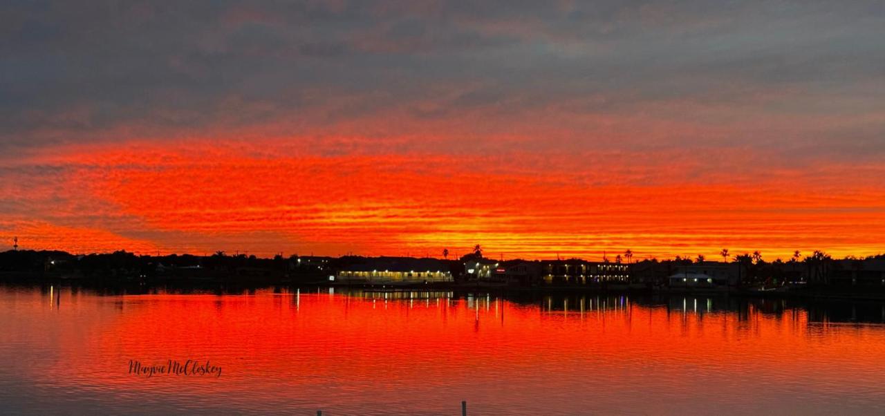 Waterfront Guesthouse on Key Allegro/Little Bay with dock - B&B Rockport