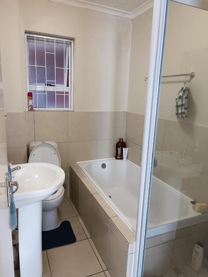 2-bedroom bliss @17 (Not impacted by loadshedding) - B&B
