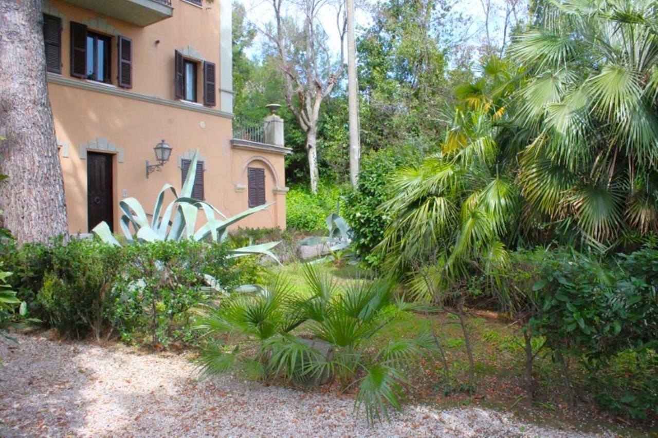 Sabina Trilo Sirolo, in centro con posto auto - B&B