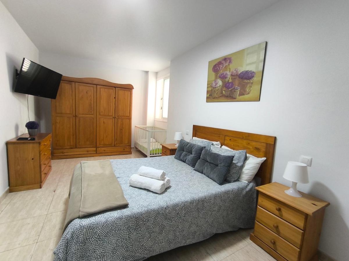 B&B Telde - AR Home - Apartamento de 3 dormitorios con ascensor en Las Huesas, Telde - Bed and Breakfast Telde