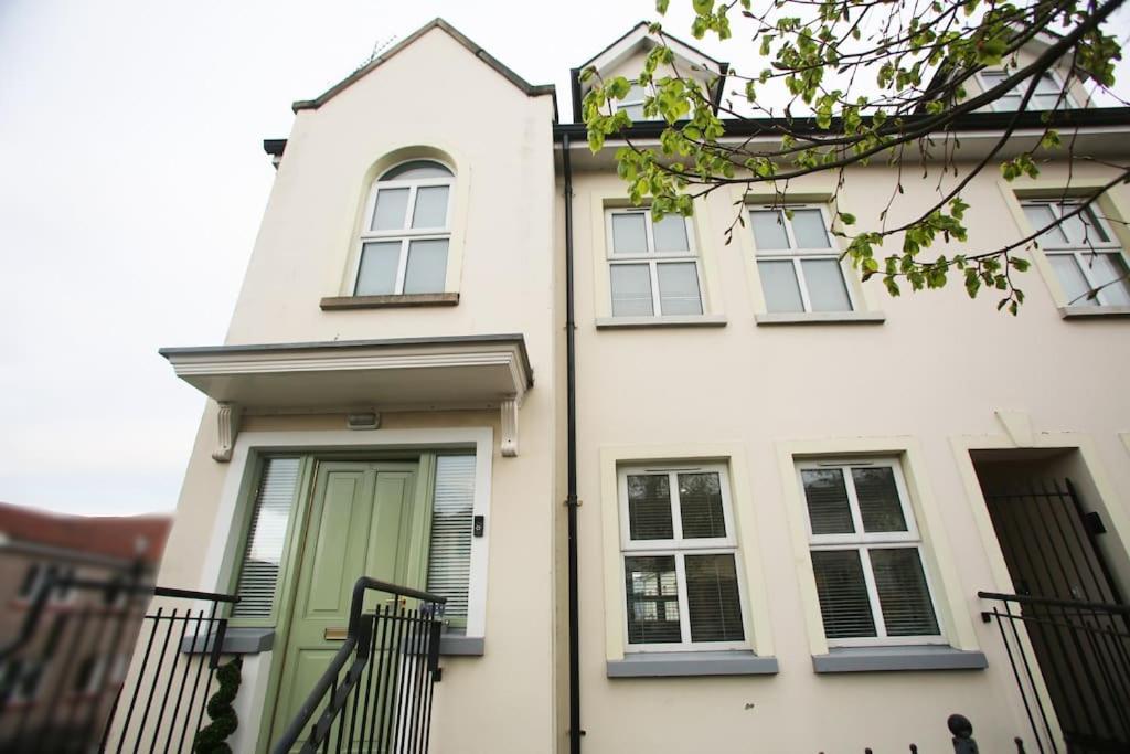 B&B Londonderry County Borough - Luxury Townhouse: L/Derry City BT48 7JX - Bed and Breakfast Londonderry County Borough