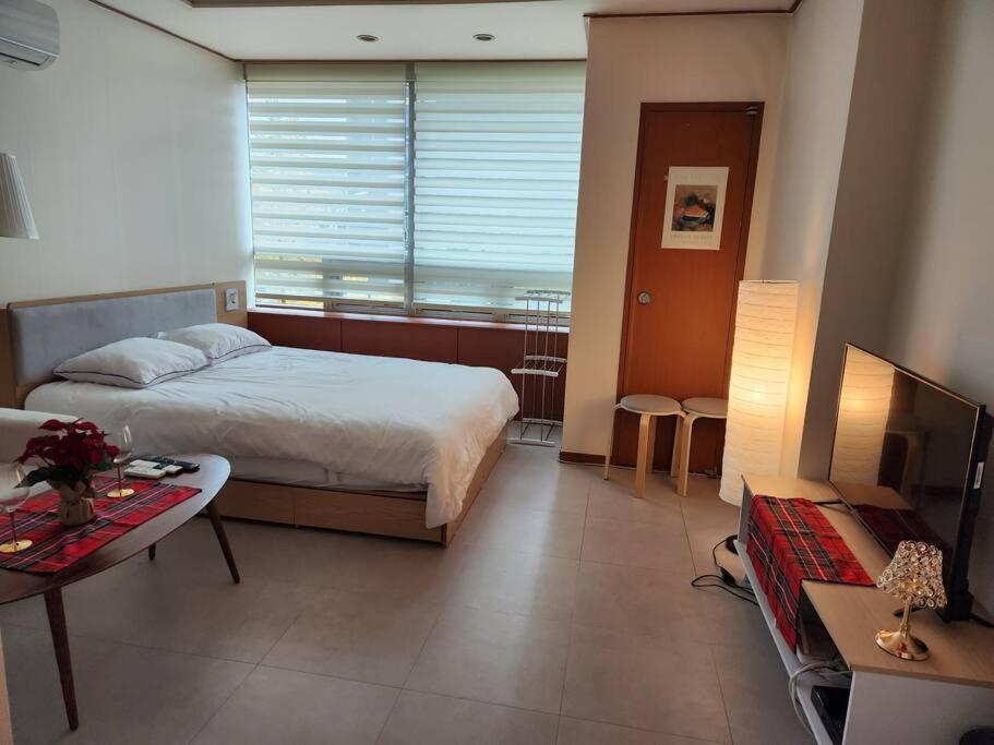 B&B Séoul - Cute and Cozy House - 5min to Sinsa Station, 1min to Garosugil - Bed and Breakfast Séoul