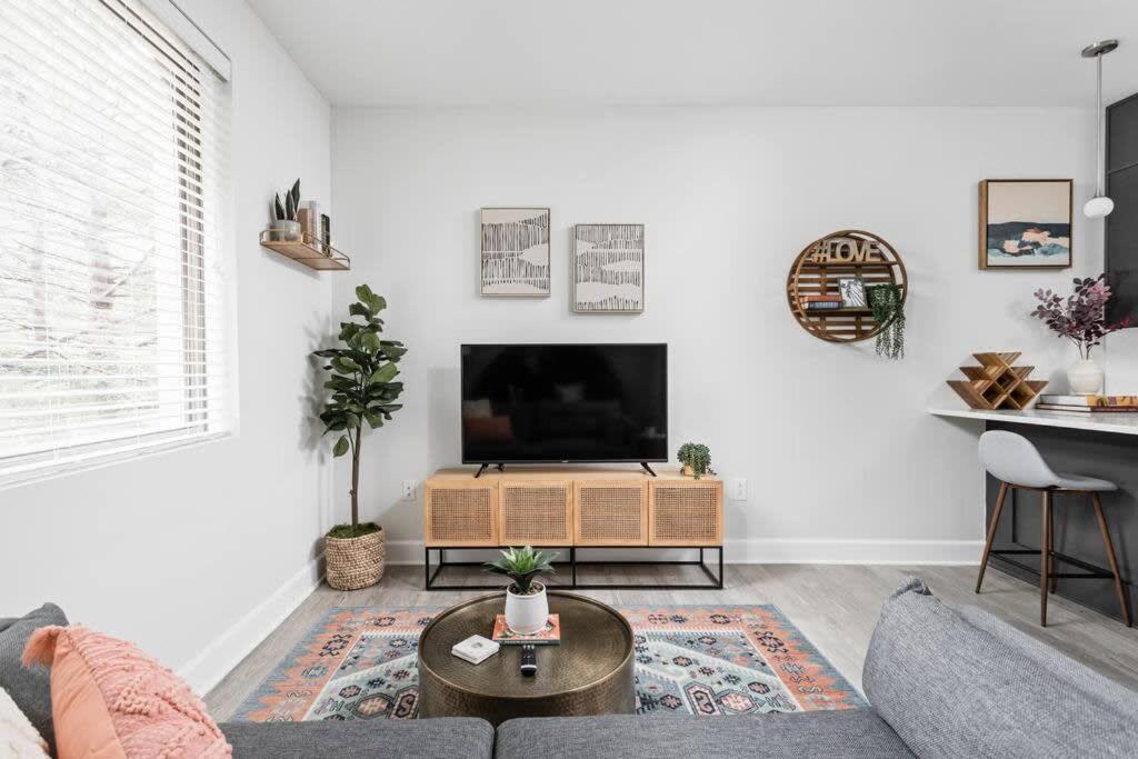 Stunning Studio Apt near Broad Ripple CozySuites - B&B