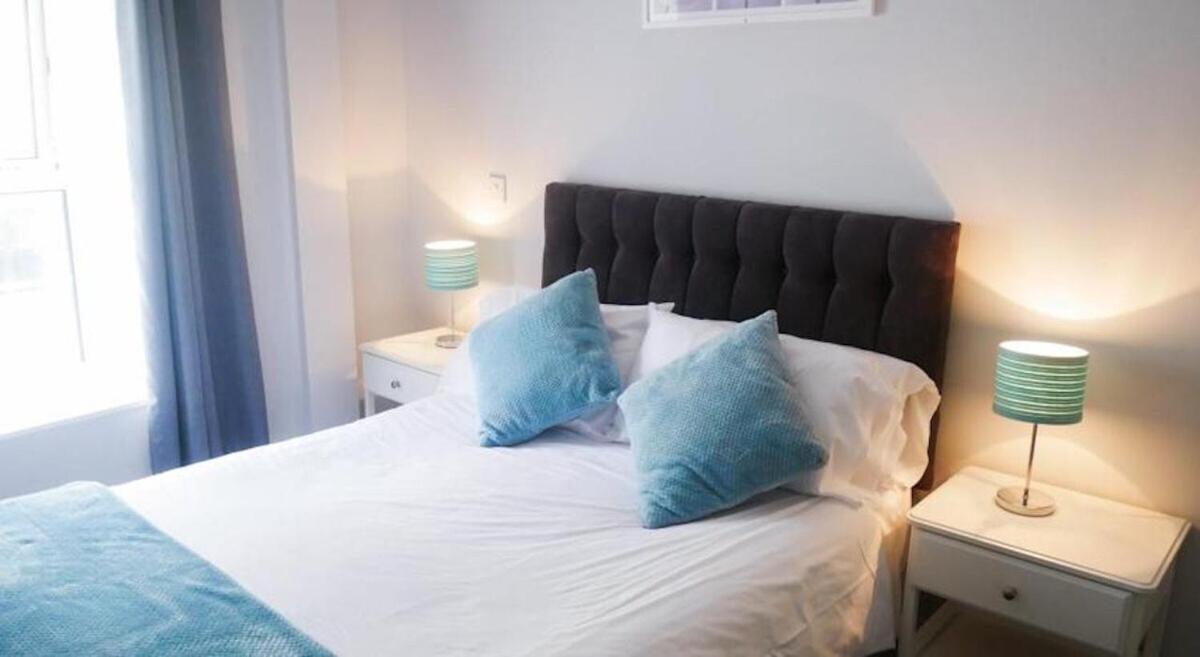 B&B London - Wood Green Budget Rooms - Next to Mall & Metro Station - 10 Min to City Center - Bed and Breakfast London