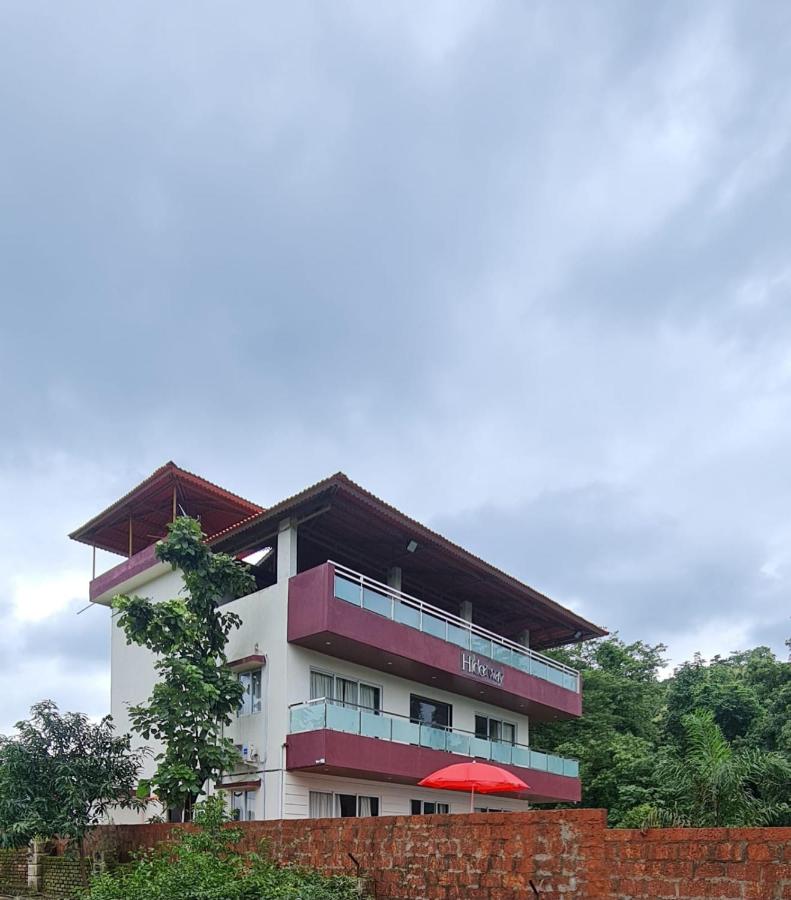Hideaway Villa Karjat By Natura Stays - Bed and Breakfast