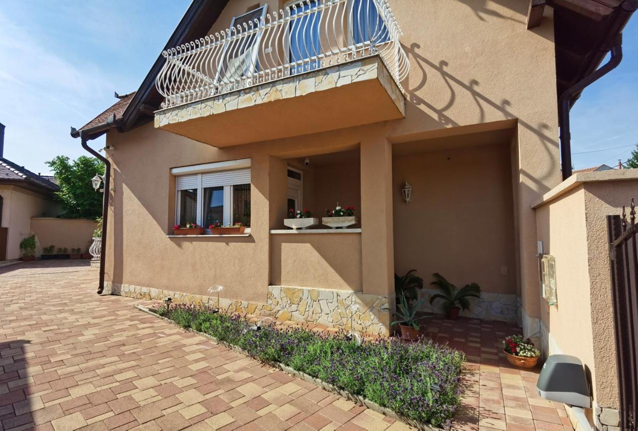 B&B Hajduszoboszlo - Enci Apartman - Bed and Breakfast Hajduszoboszlo