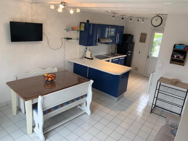 Maison 50 m de la Plage Valentin, vue sur mer - Chambres d’hôtes Batz-sur-Mer