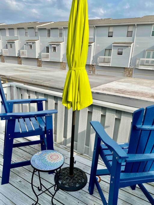 Beach Blanket Bungalow - A Wonderful townhome near the beach - Ferienwohnung
