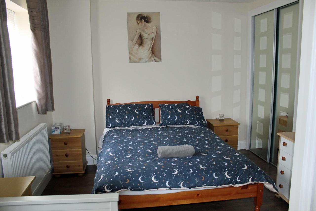 B&B Bletchley - Cosy room with 3 bed spaces in a friendly bungalow - Bed and Breakfast Bletchley
