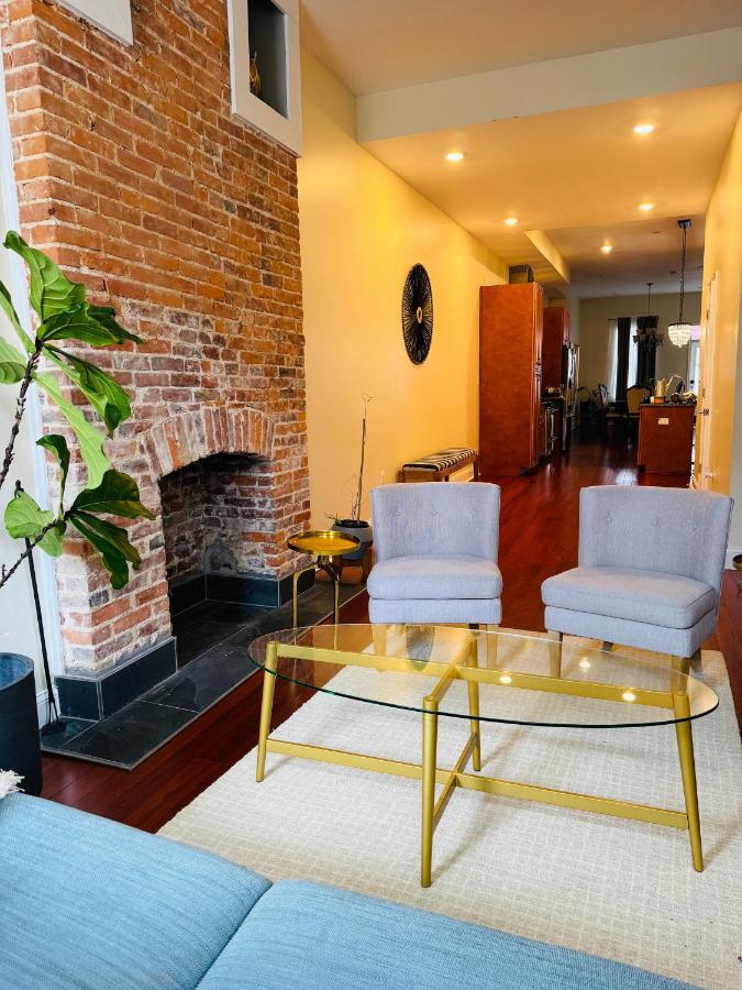 B&B Baltimore - Entire Modern Home near Stadiums, Hospitals, and Schools - Bed and Breakfast Baltimore