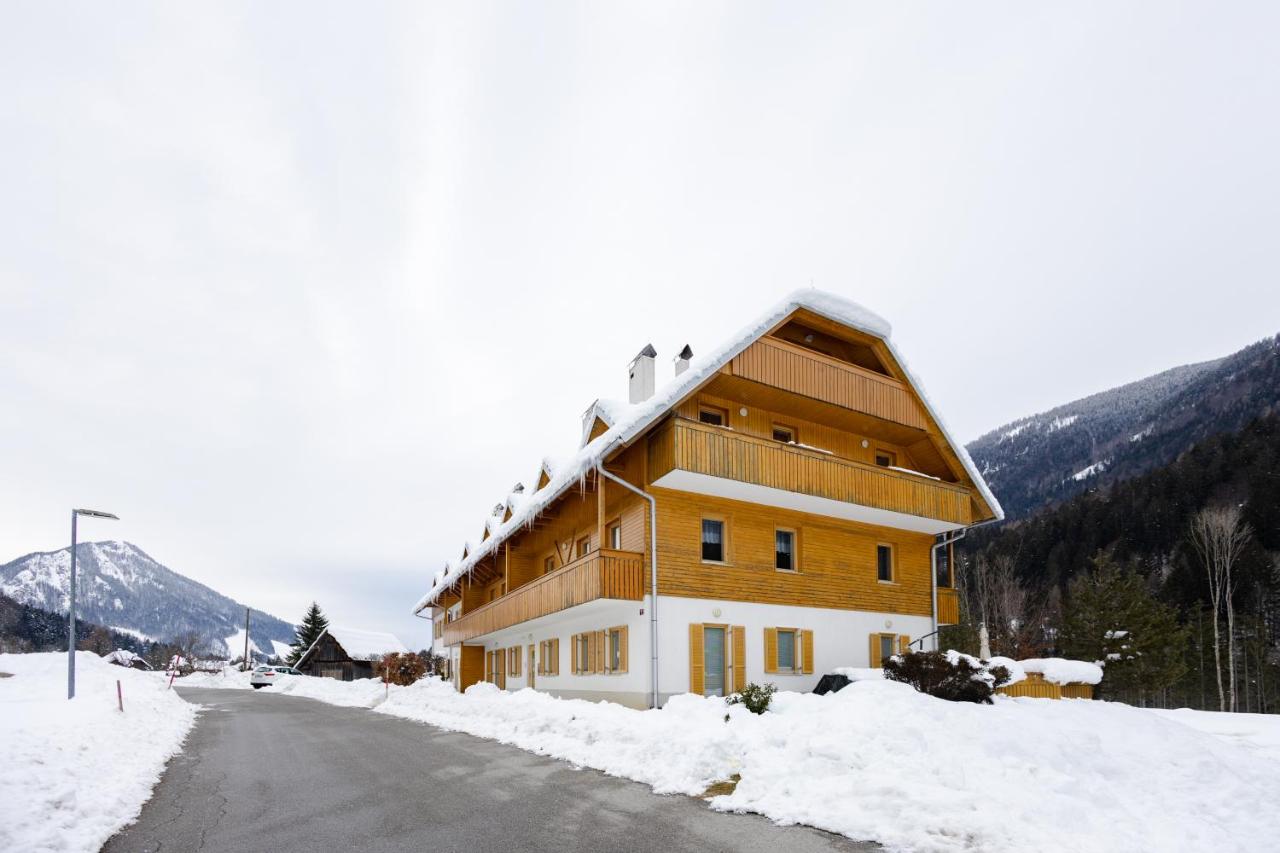 Waterfall Apartment - Cozy Mountain Retreat - B&B