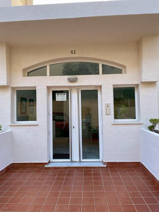 Large apartment nearby the sea - B&B