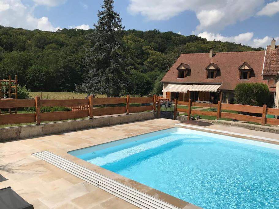La Bétamotte: Maison entière avec piscine dans le parc du Morvan - B&B