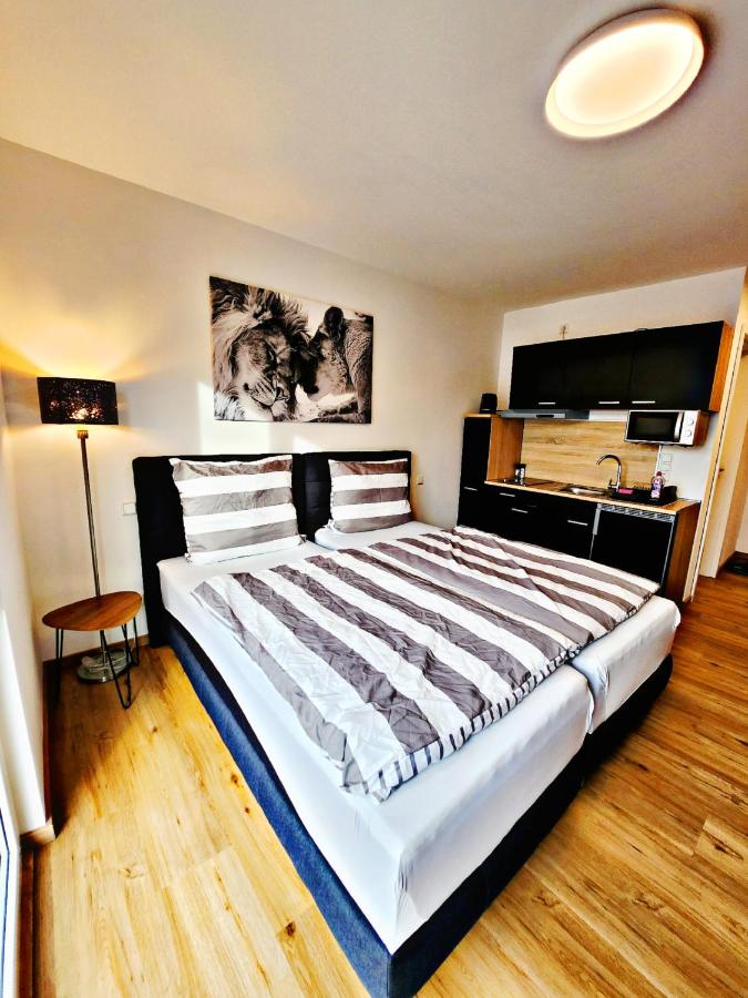 B&B Heidenheim - Lions Place Premium Apartments BUSINESS optionaler Zugang zum SPA- Bereich - Bed and Breakfast Heidenheim