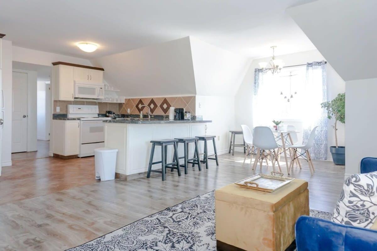Amazing location in Saint John 2 Br Modern Parking New - B&B