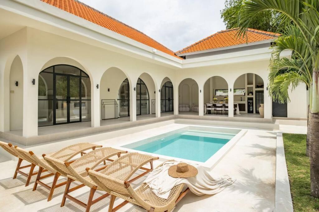 Private Villa Rayana By OriVista - Bed and Breakfast Canggu