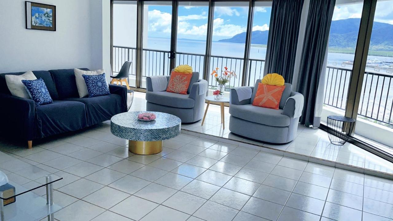 B&B Cairns - Cairns Ocean View Apartment in Aquarius - Bed and Breakfast Cairns