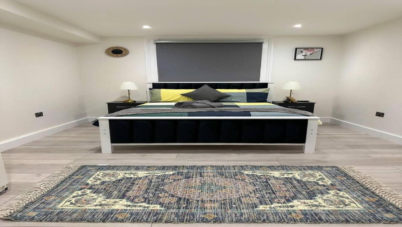 Studio Sleeps 2 near Ealing Broadway - B&B London