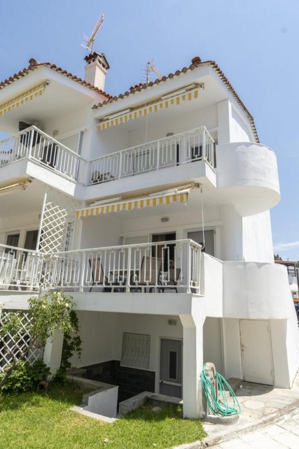 Euphoria beachfront holiday home - B&B