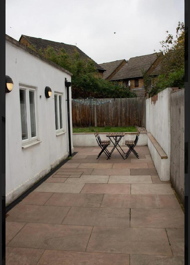 Brentford Guest Rooms - B&B