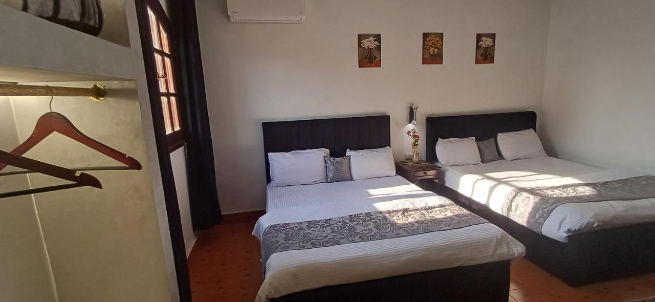 Grote Kamer met 2 Bedden