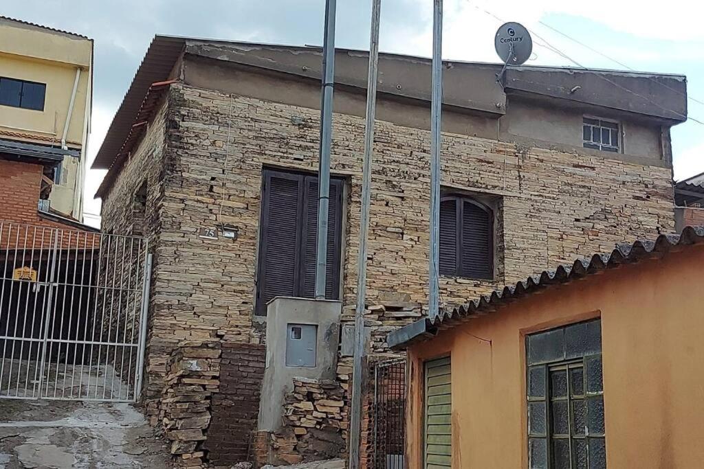 Casa inteira no centro de São Thomé das letras - Chambres d’hôtes