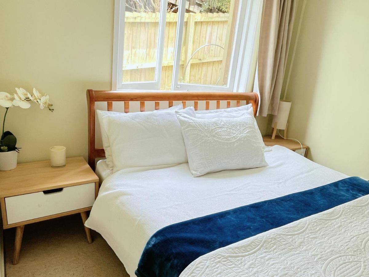 B&B Auckland - Family suite at Campbells Bay -Netflix TV - Bed and Breakfast Auckland