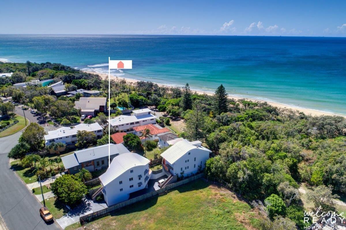 Spacious Seaside Oasis on Dicky Beach - B&B