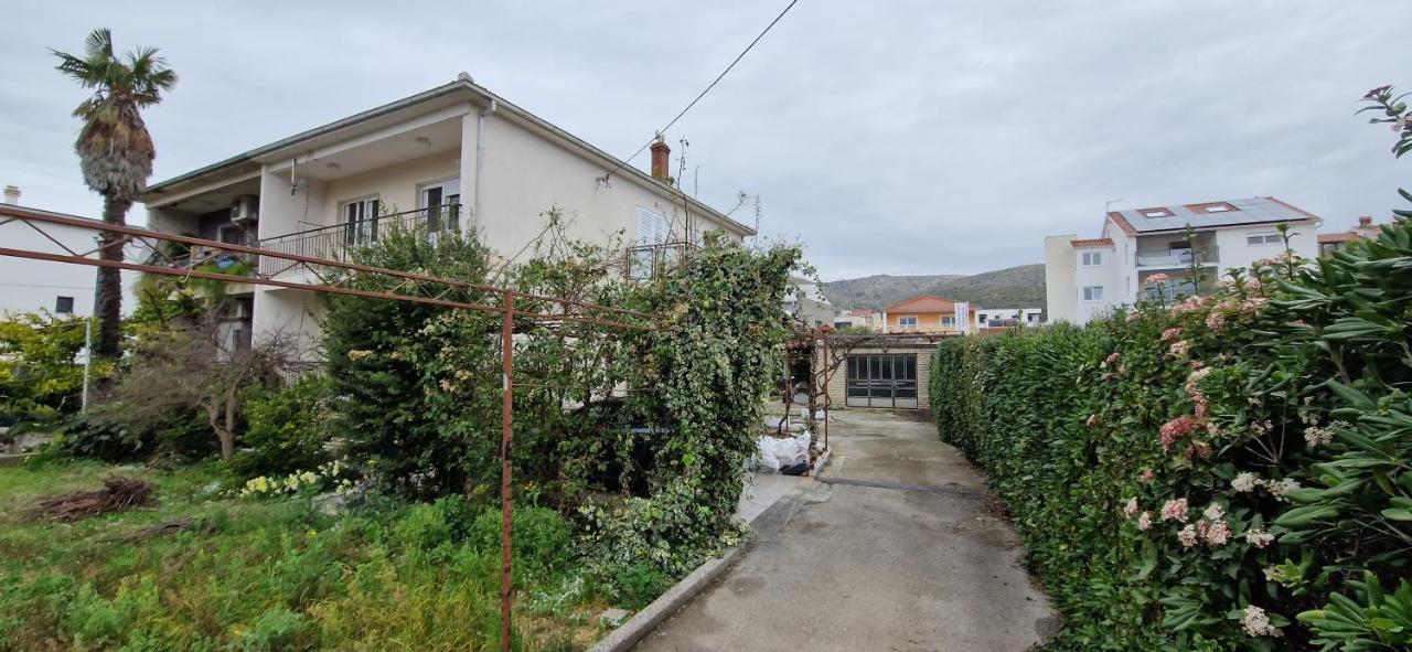 Villa Croatia Trogir, 4 rooms, pool 4km - B&B Traù