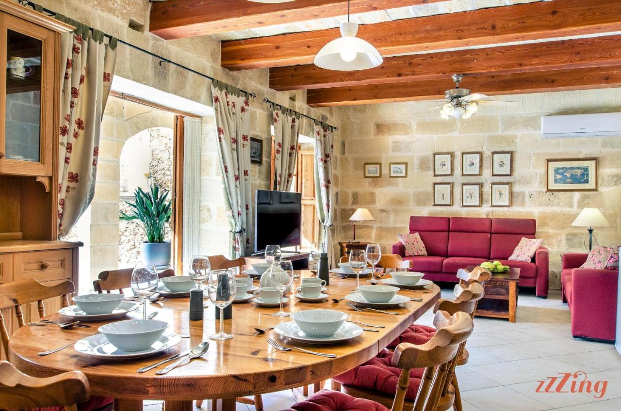 Grand Gozo Farmhouse with Games Room & Pool - Chambres d’hôtes Ta' Sannat