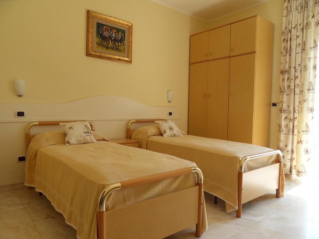 Double or Twin Room with Bathroom