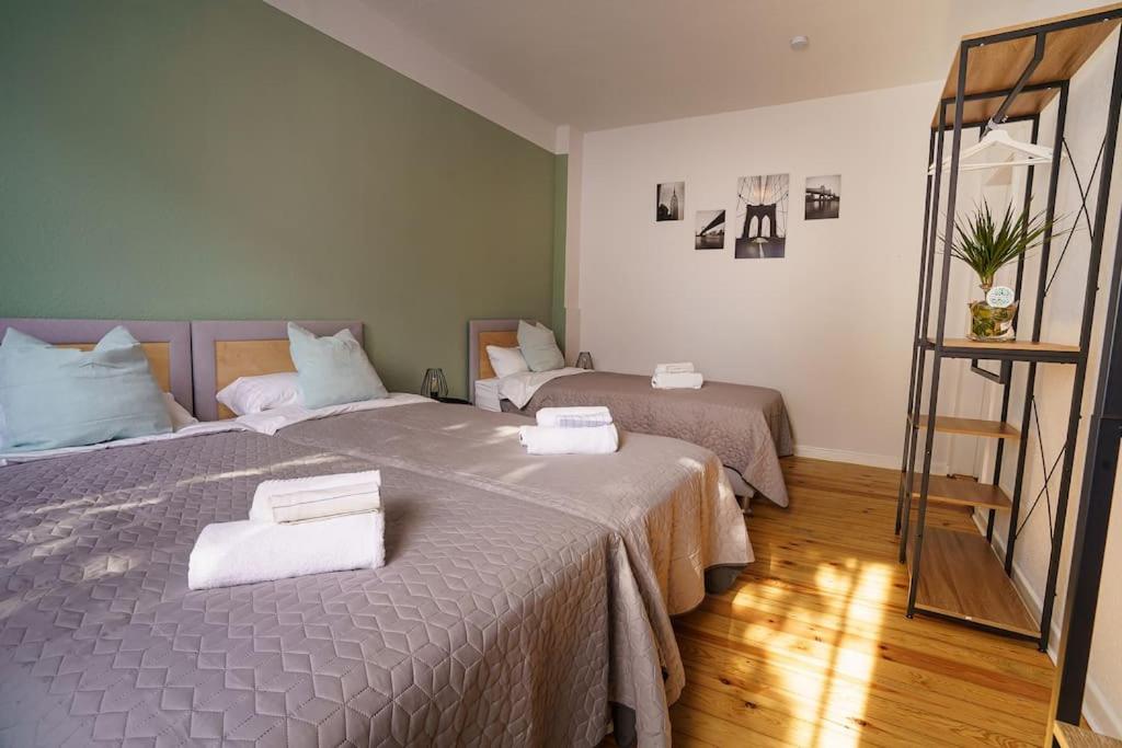 B&B Bremen - Immostay #8 - Haus für 13 Personen mit 7 Zimmer - Großer Garten & Grill, free Parking, WLAN - Bed and Breakfast Bremen