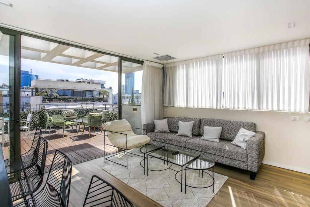City Center 2BR Duplex Rooftop - B&B