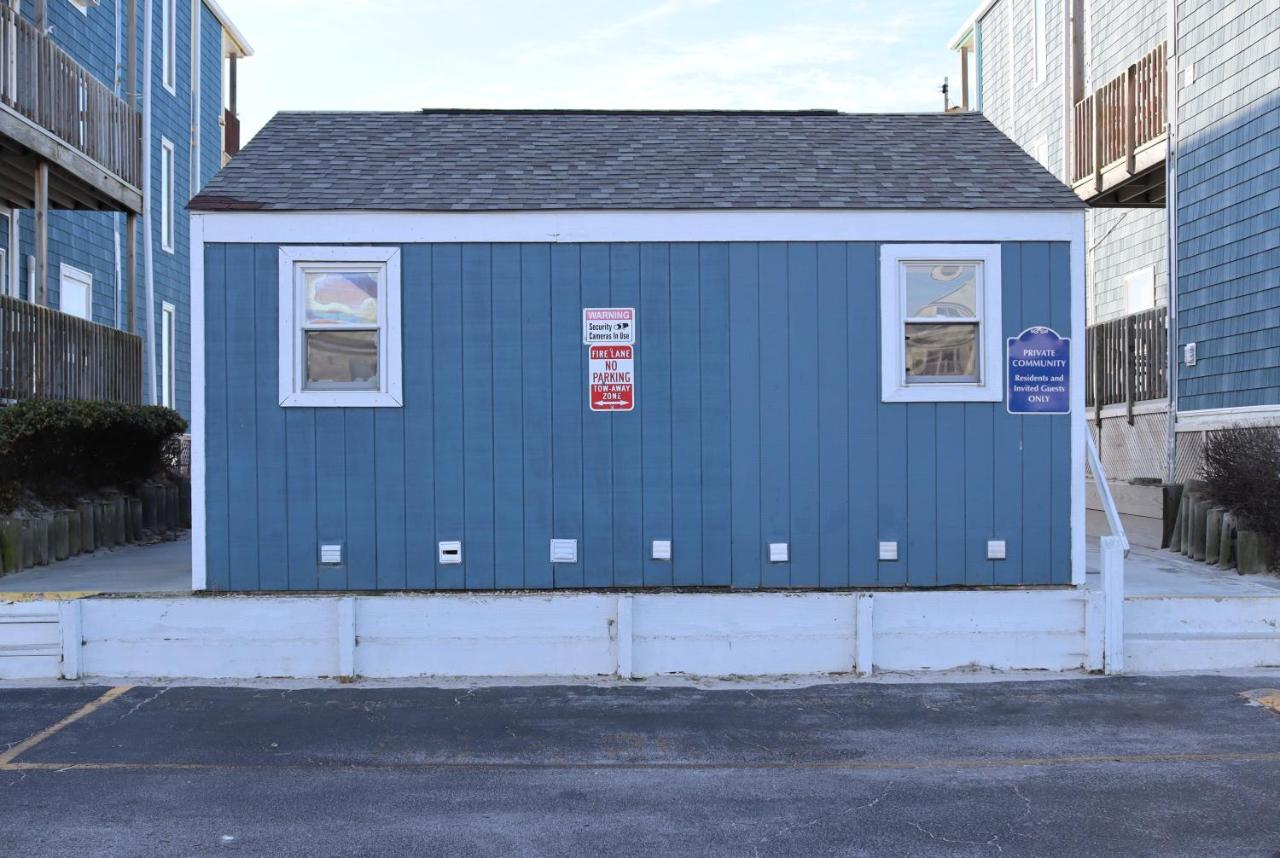 Oceanfront: Beach, Sand and Views at Coral Reef! - B&B