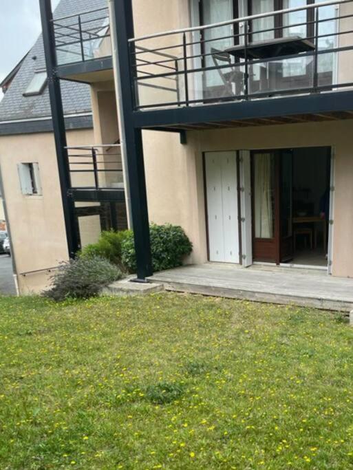 Centre du Val André - appart en rez de jardin avec terrasse et jardinet - plage à 150 m - B&B