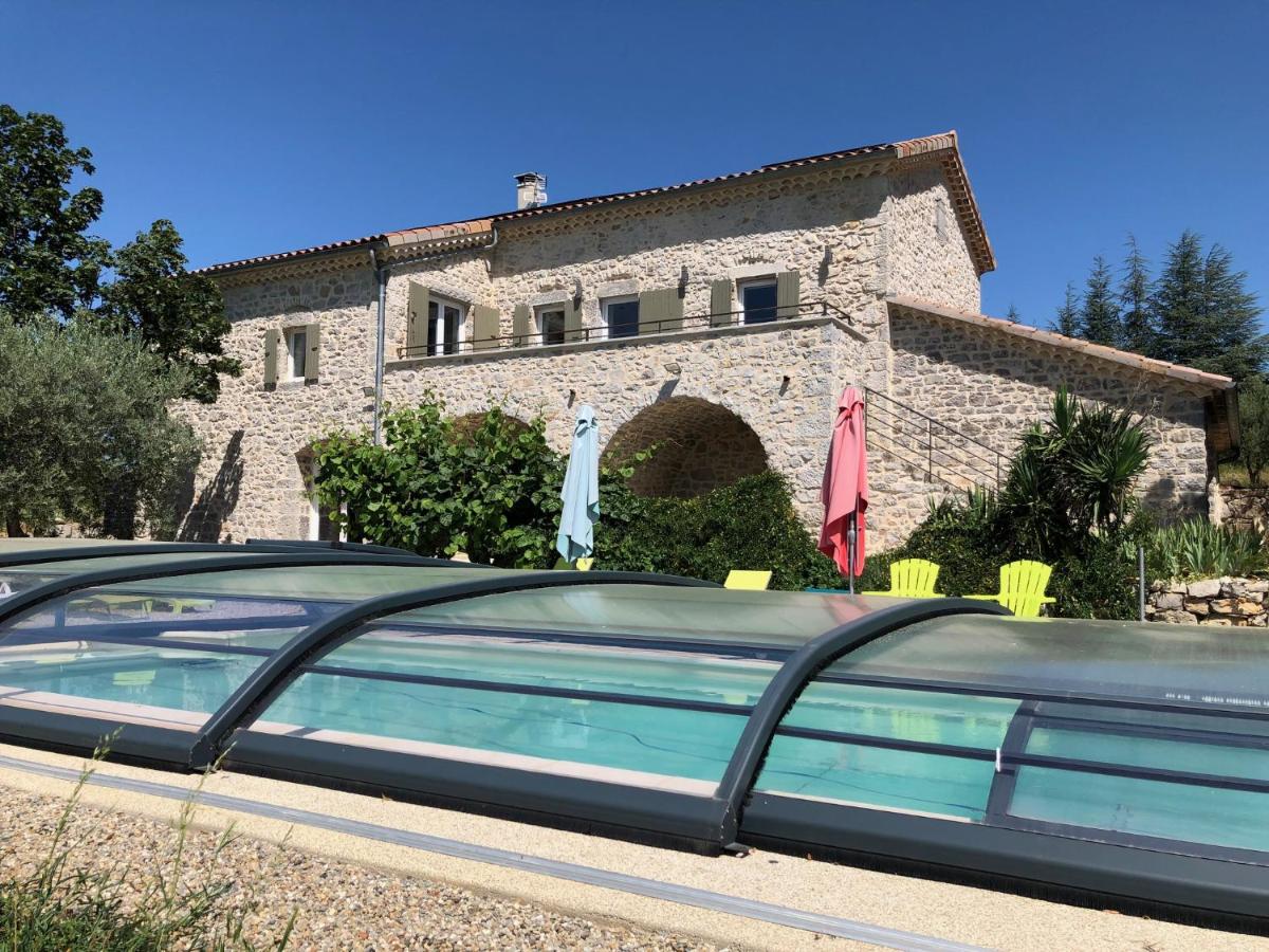 B&B Les Vans - Maison de charme avec piscine couverte et 9000m2 - Bed and Breakfast Les Vans