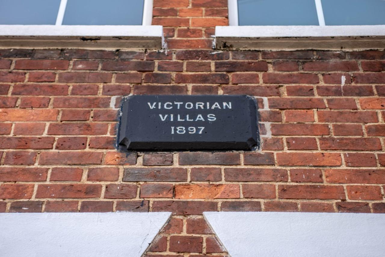 Large pretty holiday cottage by the sea sleeps 10 - Chambres d'hôtes Heacham