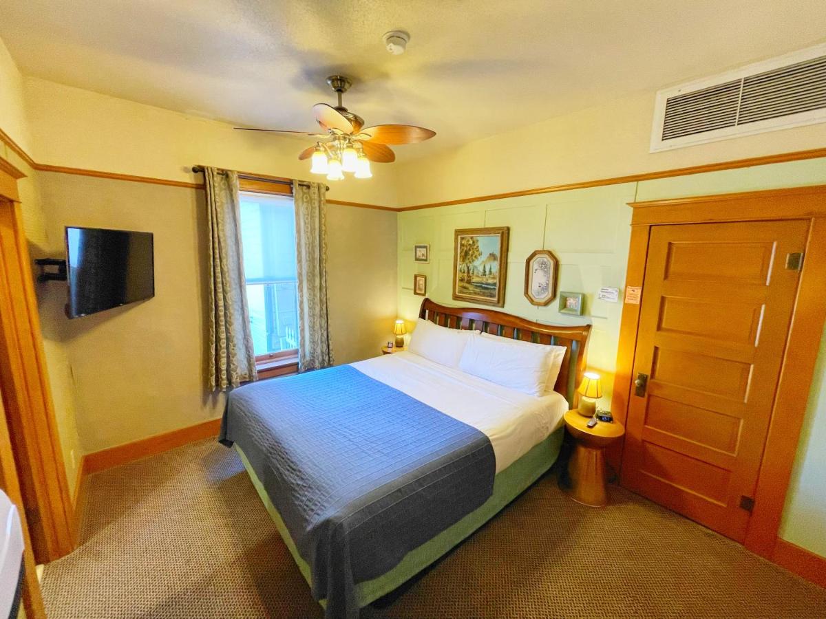 Queen Room