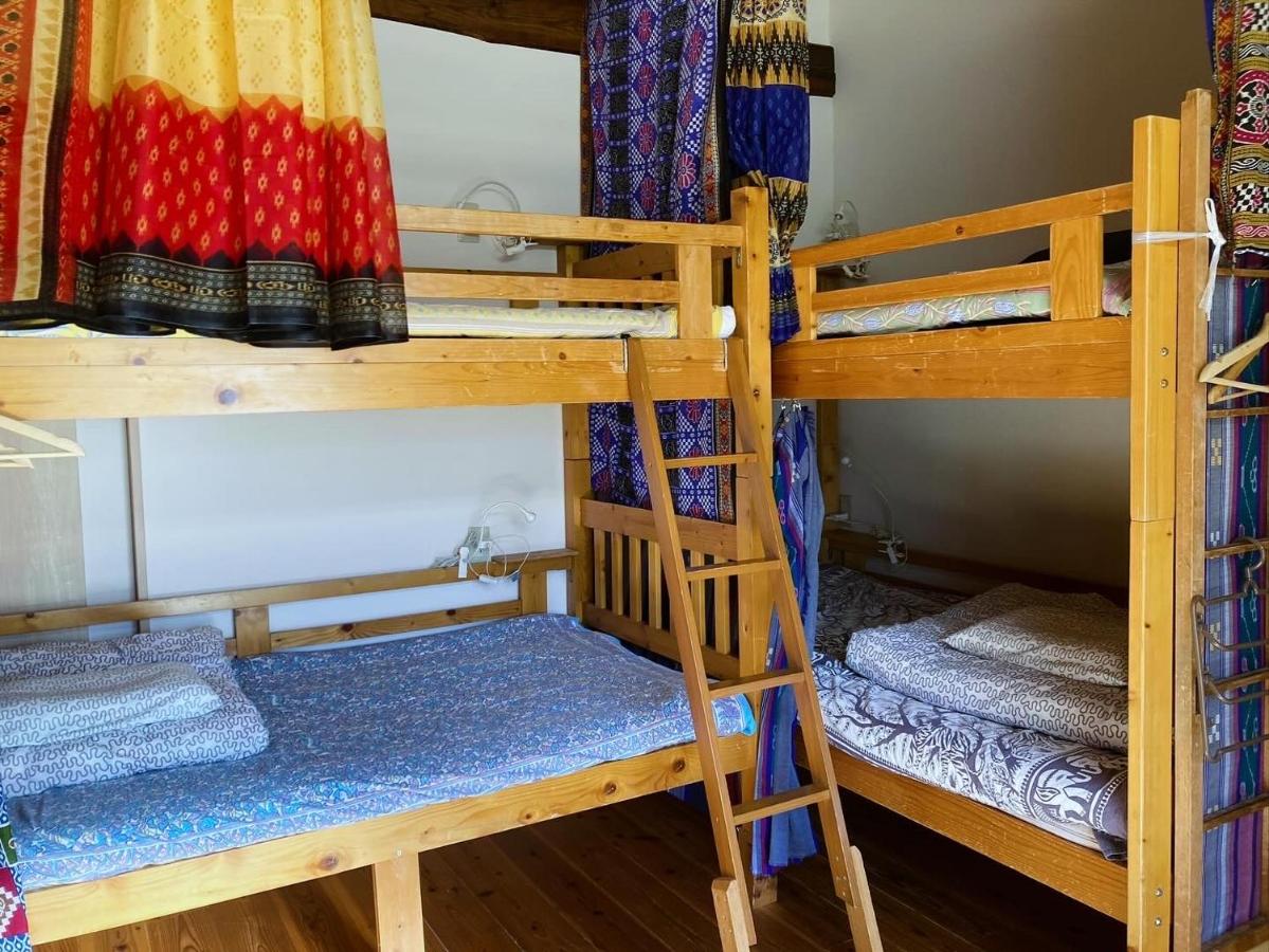 Posto Letto in Dormitorio Misto con 6 Letti