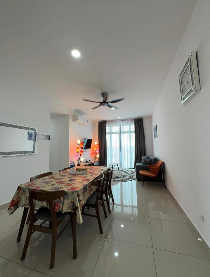 Homestay Desaru Utama - B&B