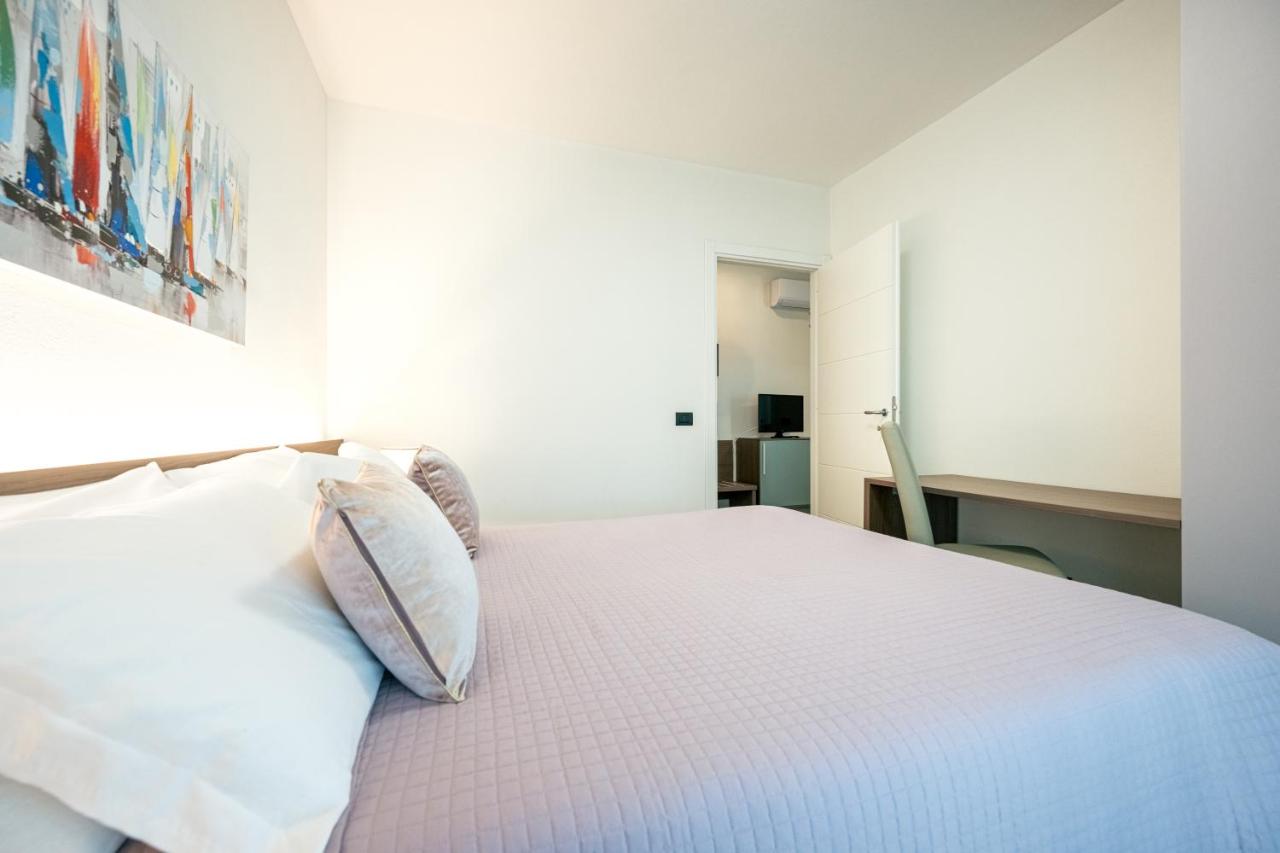 One-Bedroom Apartment with Sea View