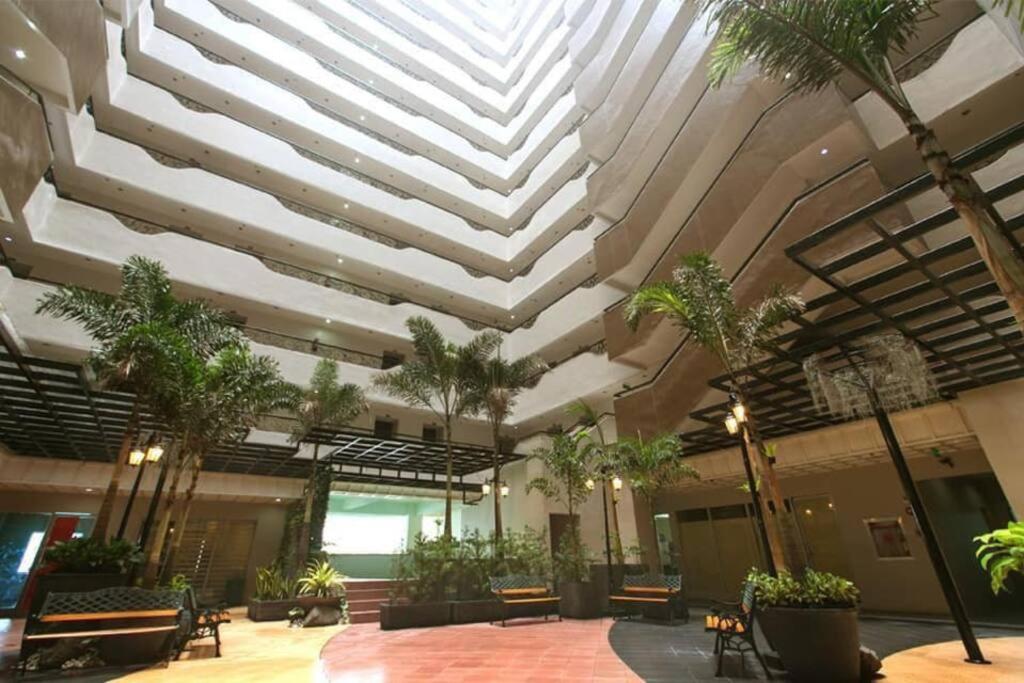 Spacious Condo in Q.C. w/ wifi,near SM North - B&B