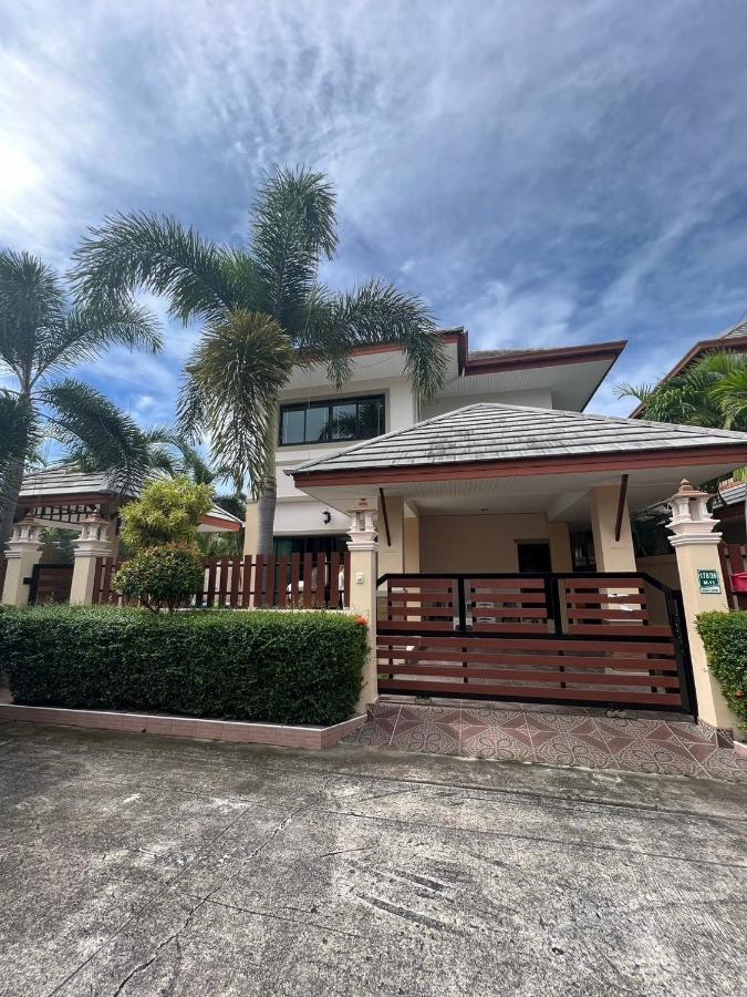 Holiday House Pattaya - Bed and Breakfast